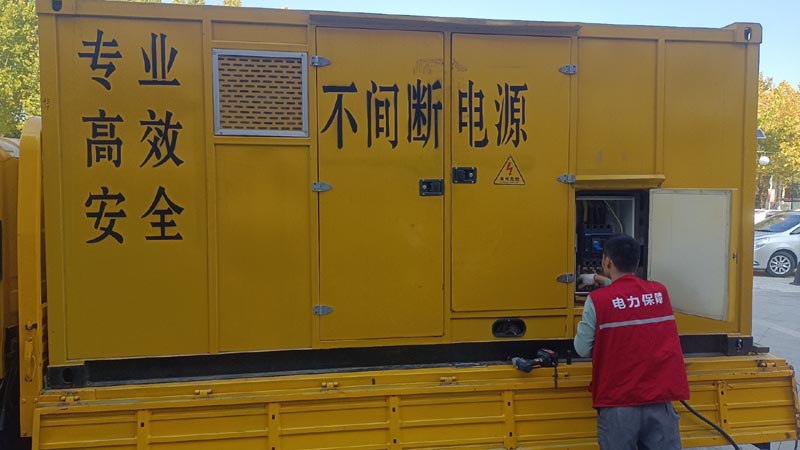 金湖柴油发电机组和UPS电源配合使用时，如何避免切换过程中的电力中断？